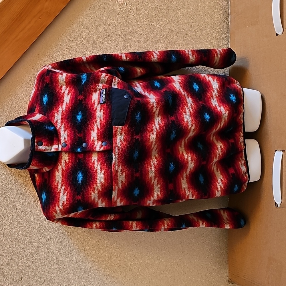 Patagonia Lightweight Synchilla Fleece Pullover Jacket with Aztec Pattern.Size M